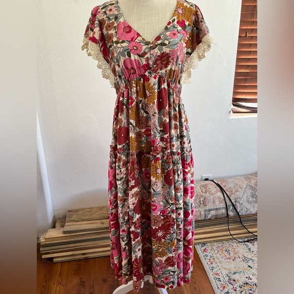 JODIFL Dresses & Skirts - beautiful floral midi dress